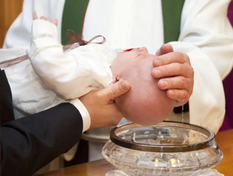21 ideias de presentes para o batismo de um menino